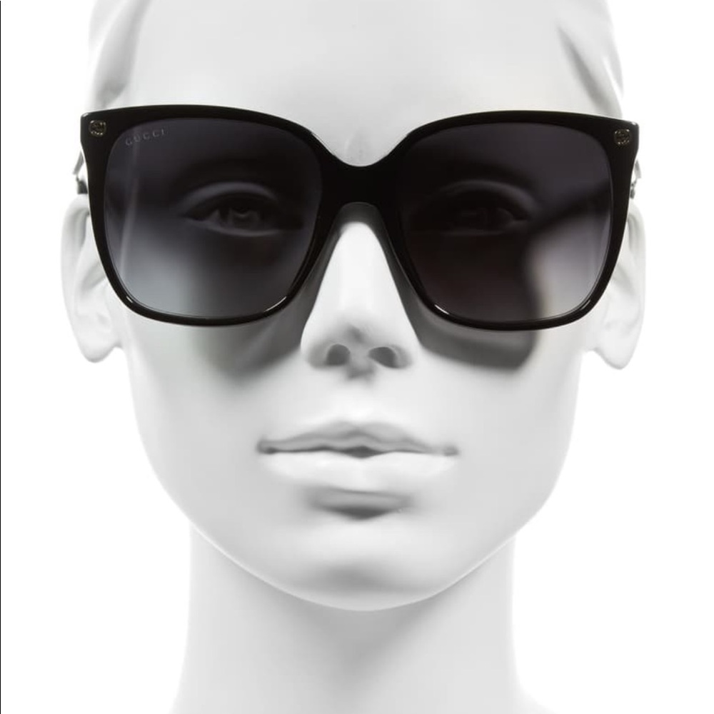 Gucci Sunglasses w/ case and authenticity card